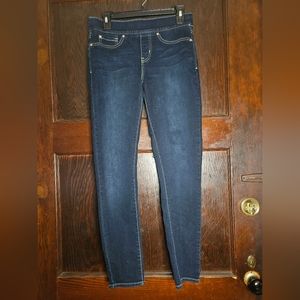 EUC Levi's Totally Shaping Pull-On Skinny Jeans - Size 6